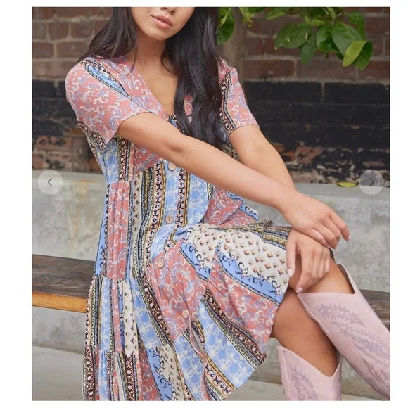 18 Boho V-Neck Border Print Tiered Dress - Picture 2 of 6